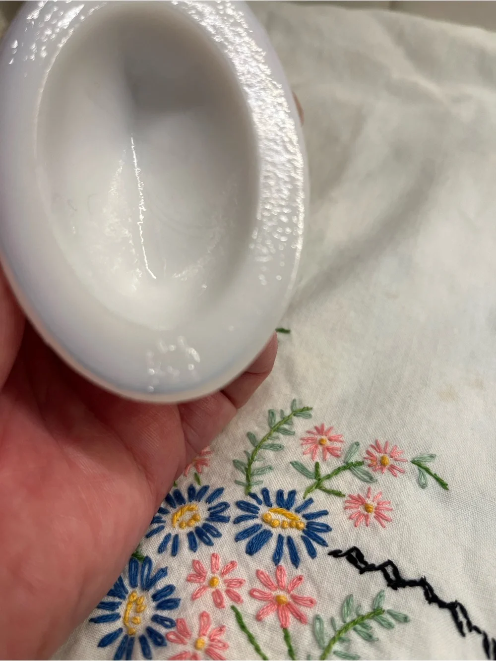 Small Vintage Westmoreland White Milk Glass Hen/Chicken On Nest Dish
